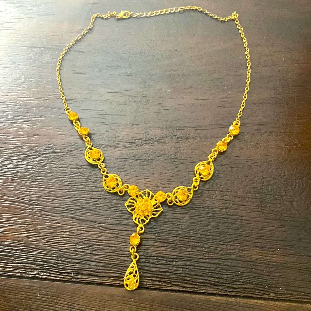 Gorgeous vintage necklace